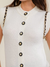 WOMEN'S SLEEVELESS BUTTON UP CHAIN DETAILED KNIT BLOUSE
