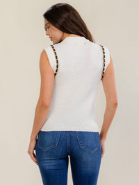 WOMEN'S SLEEVELESS BUTTON UP CHAIN DETAILED KNIT BLOUSE