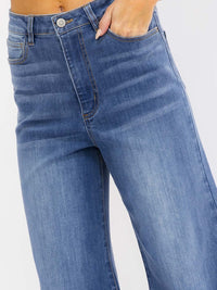 WOMEN'S BUTTON CLOSURE POCKETS BELL LEG WASHED STRETCH DENIM PANTS