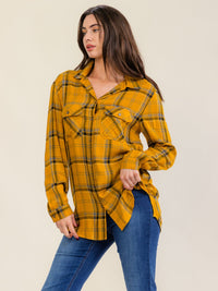 WOMEN'S LONG SLEEVE V-NECK BUTTON CLOSURE FRONT POCKET PLAID SHIRT