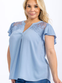 PLUS SIZE SHORT SLEEVE V-NECK CROCHET DETAILED HIGH-LOW BLOUSE