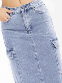 WOMEN'S BUTTON CLOSURE CARGO POCKETS WASHED DENIM MAXI SKIRT