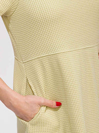 WOMEN'S SHORT SLEEVE FRONT POCKETS TIERED WAFFLE MIDI DRESS