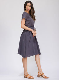 WOMEN'S SHORT SLEEVE ELASTIC WAIST FRONT POCKETS CONTRAST MIDI DRESS
