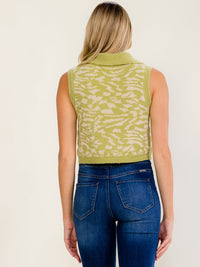 WOMEN'S SLEEVELESS BUTTON UP V-NECK CROP TOP