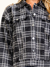 WOMEN'S LONG SLEEVE BUTTON CLOSURE FRONT POCKETS DENIM PLAID JACKET