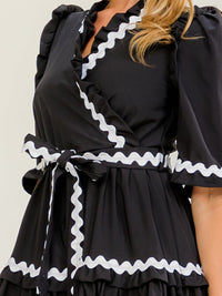 WOMEN'S SHORT SLEEVE SURPLICE SELF TIE TRIM DETAILED MINI DRESS