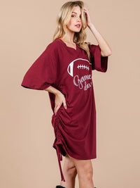 WOMEN'S SHORT SLEEVE V-NECK SIDE RUCHED GRAPHIC MINI DRESS