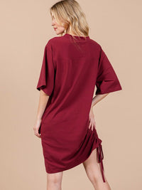 WOMEN'S SHORT SLEEVE V-NECK SIDE RUCHED GRAPHIC MINI DRESS