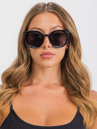 WOMEN'S DAZEY FASHION EYEWEAR ASSORTED COLORS SUNGLASSES