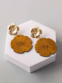 FASHION ASSORTED COLORS WOOD FLOWER EARRINGS