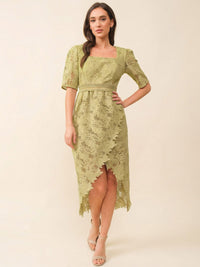 JUST ME WOMEN'S SHORT SLEEVE SQUARE NECK SURPLICE CROCHET MIDI DRESS