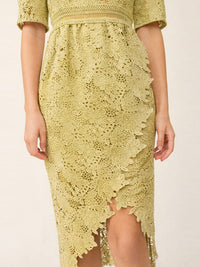 JUST ME WOMEN'S SHORT SLEEVE SQUARE NECK SURPLICE CROCHET MIDI DRESS