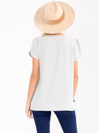 WOMEN'S SHORT SLEEVE HIGH-LOW DETAILED BLOUSE