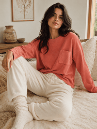 WOMEN'S LONG SLEEVE FRONT POCKET RIBBED TOP