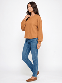 WOMEN'S LONG PUFF SLEEVE V-NECK RIBBED BLOUSE