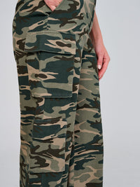 WOMEN'S BUTTON CLOSURE CARGO POCKETS WIDE LEG ARMY PRINT PANTS