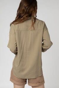 WOMEN'S LONG SLEEVE BUTTON UP FRONT POCKETS TOP