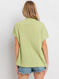 WOMEN'S SHORT SLEEVE MOCK NECK FRONT POCKET RIBBED DETAILED BLOUSE