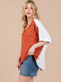 WOMEN'S SHORT SLEEVE V-NECK COLORBLOCK TUNIC HIGH-LOW TOP