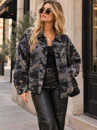 WOMEN'S LONG SLEEVE BUTTON CLOSURE FRONT POCKETS PRINT DENIM JACKET