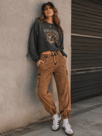WOMEN'S BUTTON CLOSURE FRONT POCKETS WASHED JOGGER DENIM PANTS