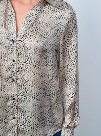WOMEN'S LONG SLEEVES BUTTON UP ANIMAL PRINT BLOUSE