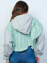 WOMEN'S LONG SLEEVE BUTTON CLOSURE FRONT POCKETS HOODED DENIM CONTRAST JACKET