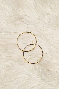 WOMEN'S GOLD HOOP EARRING