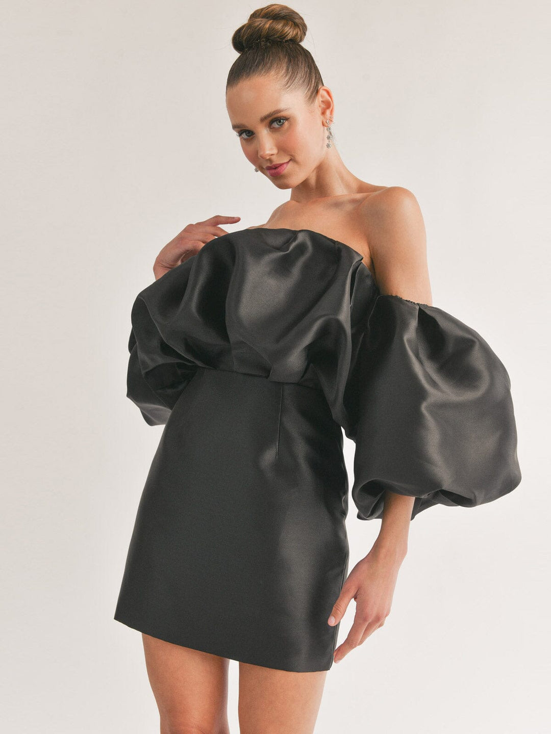 WOMEN'S OFF SHOULDER PUFF SLEEVES BODYCON MINI DRESS –  Wholesalefashiontrends.com