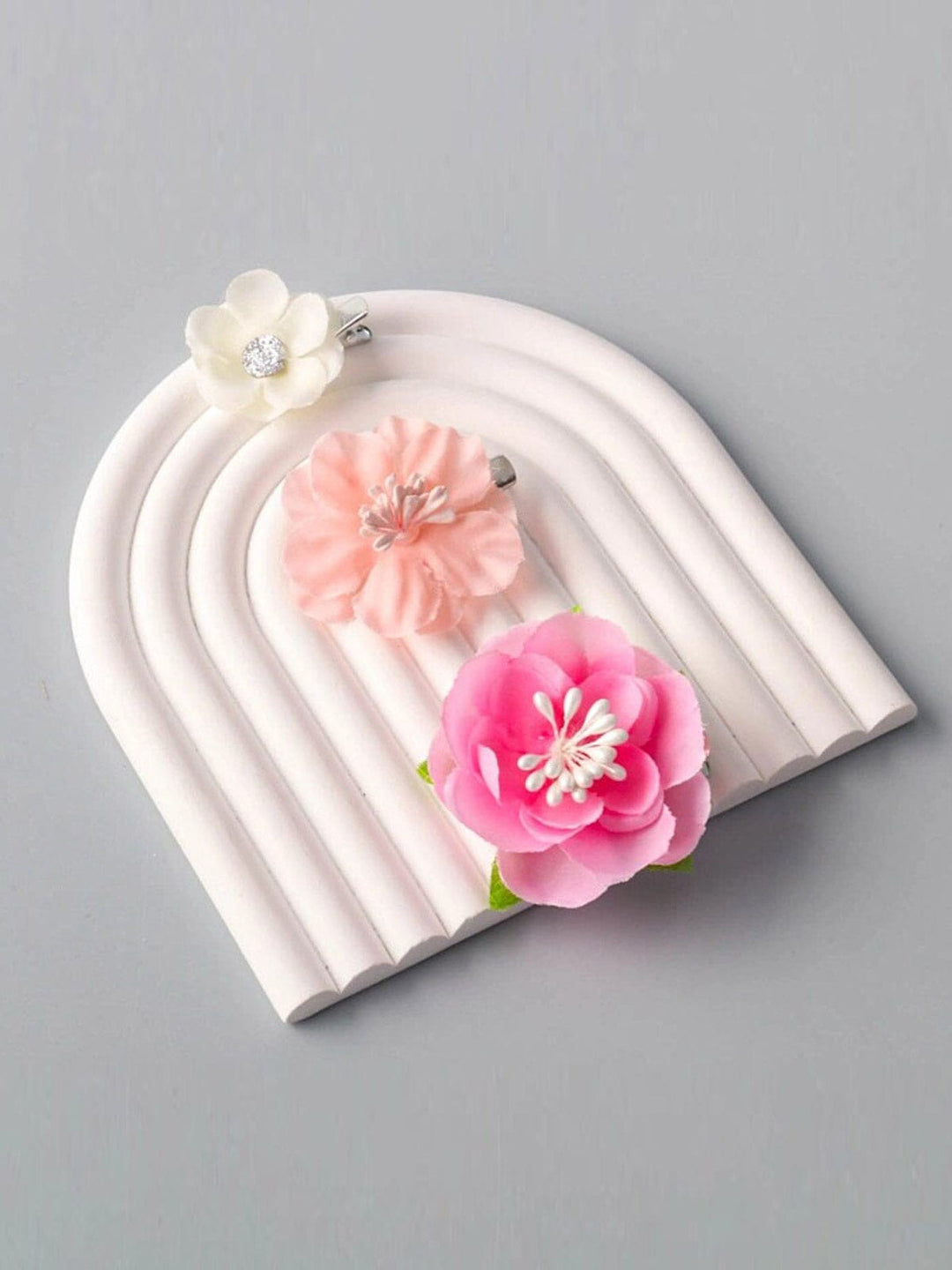 FASHION ASSORTED COLORS FLOWER HAIR CLIPS 3PCS. SET