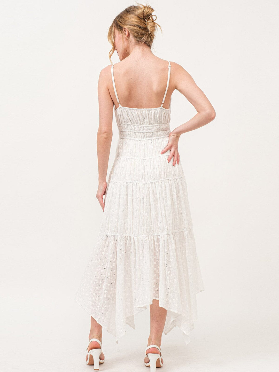 WOMEN'S SLEEVELESS V-NECK EYELET FLORAL TIERED MAXI DRESS