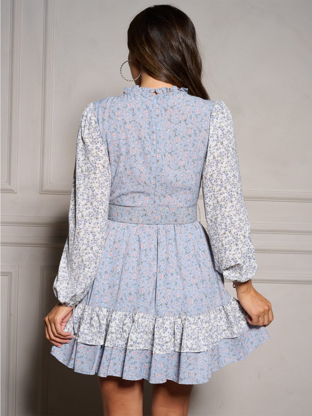 WOMEN'S LONG SLEEVE BELTED TIERED FLORAL SMOCK MINI DRESS