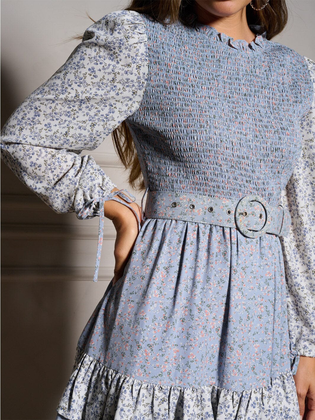 WOMEN'S LONG SLEEVE BELTED TIERED FLORAL SMOCK MINI DRESS