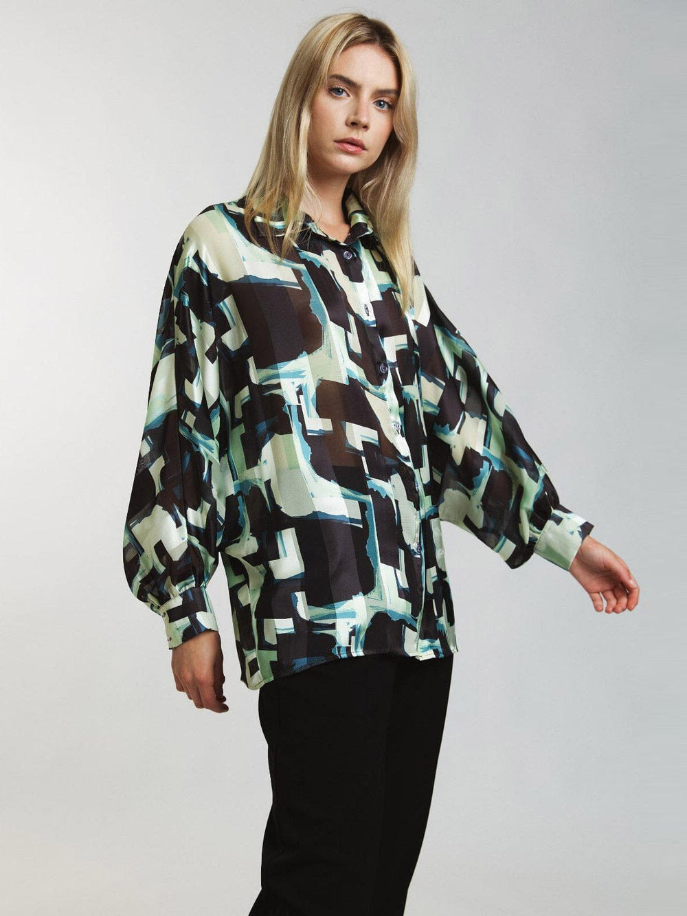 WOMEN'S LONG SLEEVE BUTTON CLOSURE PRINTED BLOUSE TOP