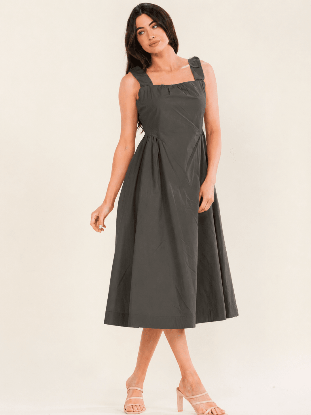 WOMEN'S SLEEVELESS SQUARE NECK FRONT POCKETS FIT & FLARE MAXI DRESS