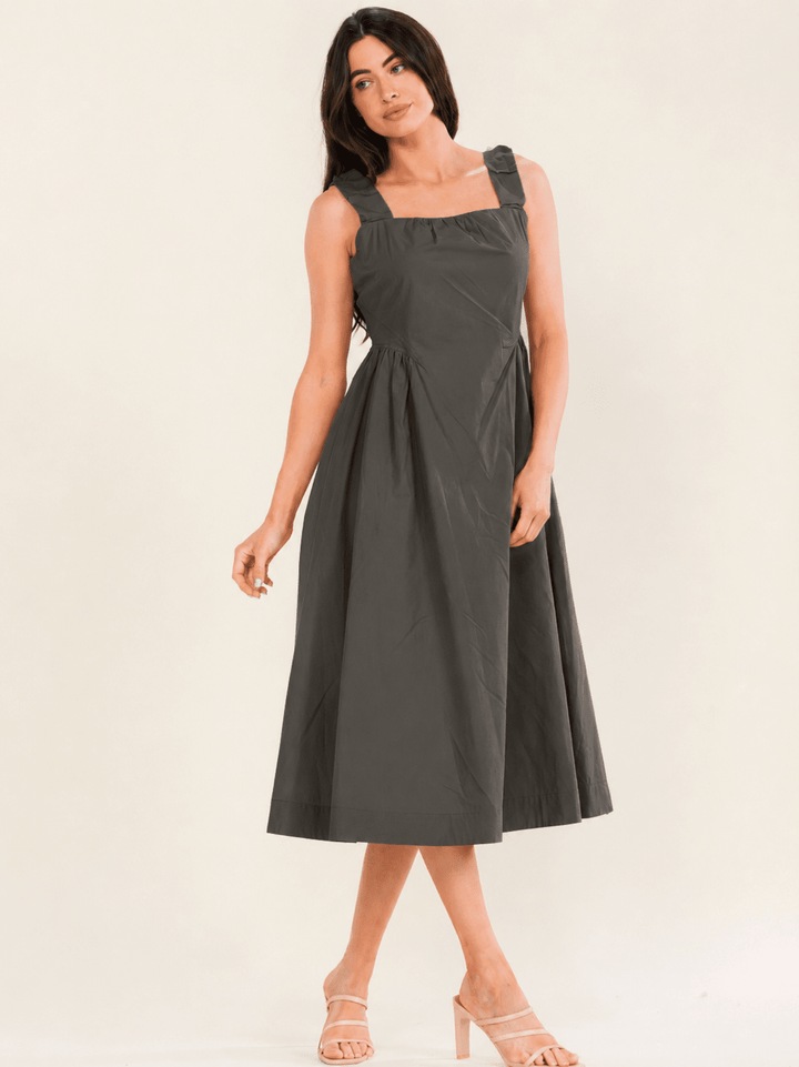 WOMEN'S SLEEVELESS SQUARE NECK FRONT POCKETS FIT & FLARE MAXI DRESS
