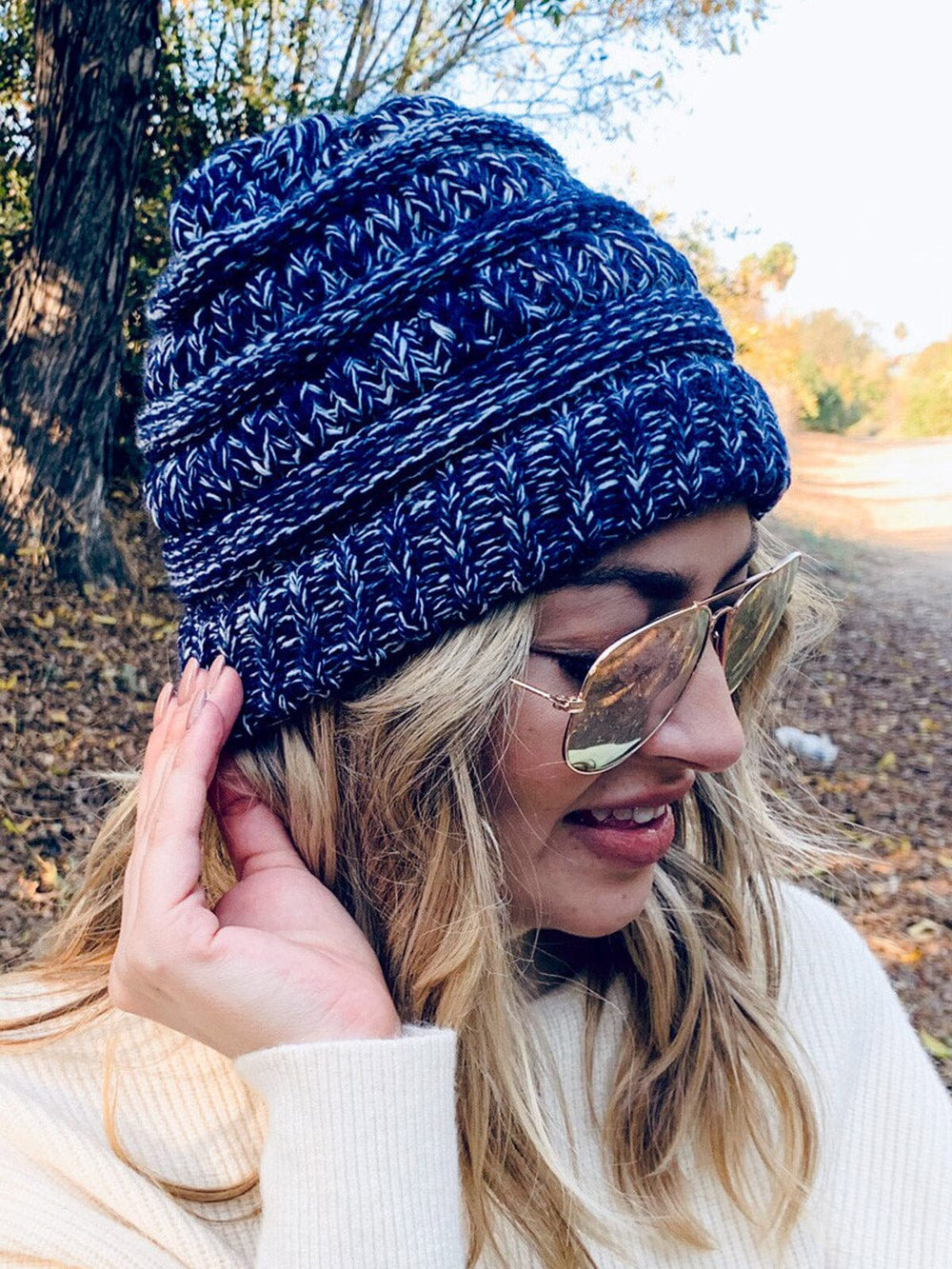 WOMEN'S PONY TAIL BEANIE HAT