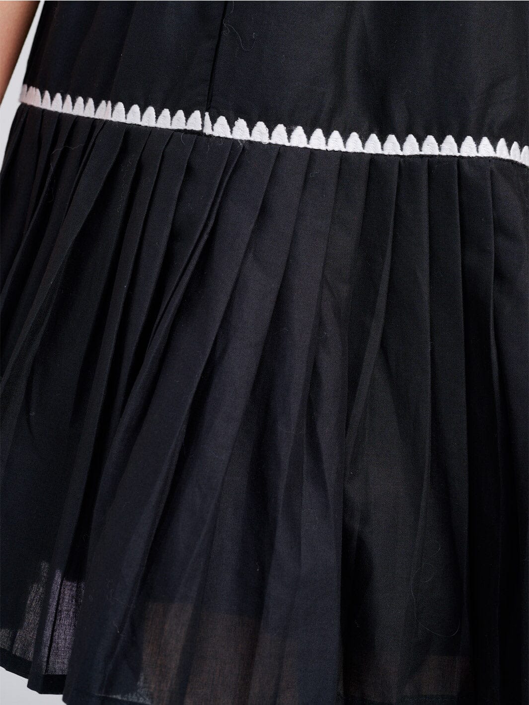 WOMEN'S ELASTIC WAIST PLEATED FLARE MINI SKIRT