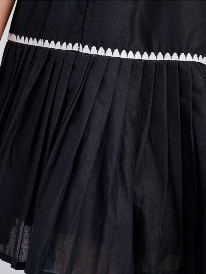 WOMEN'S ELASTIC WAIST PLEATED FLARE MINI SKIRT