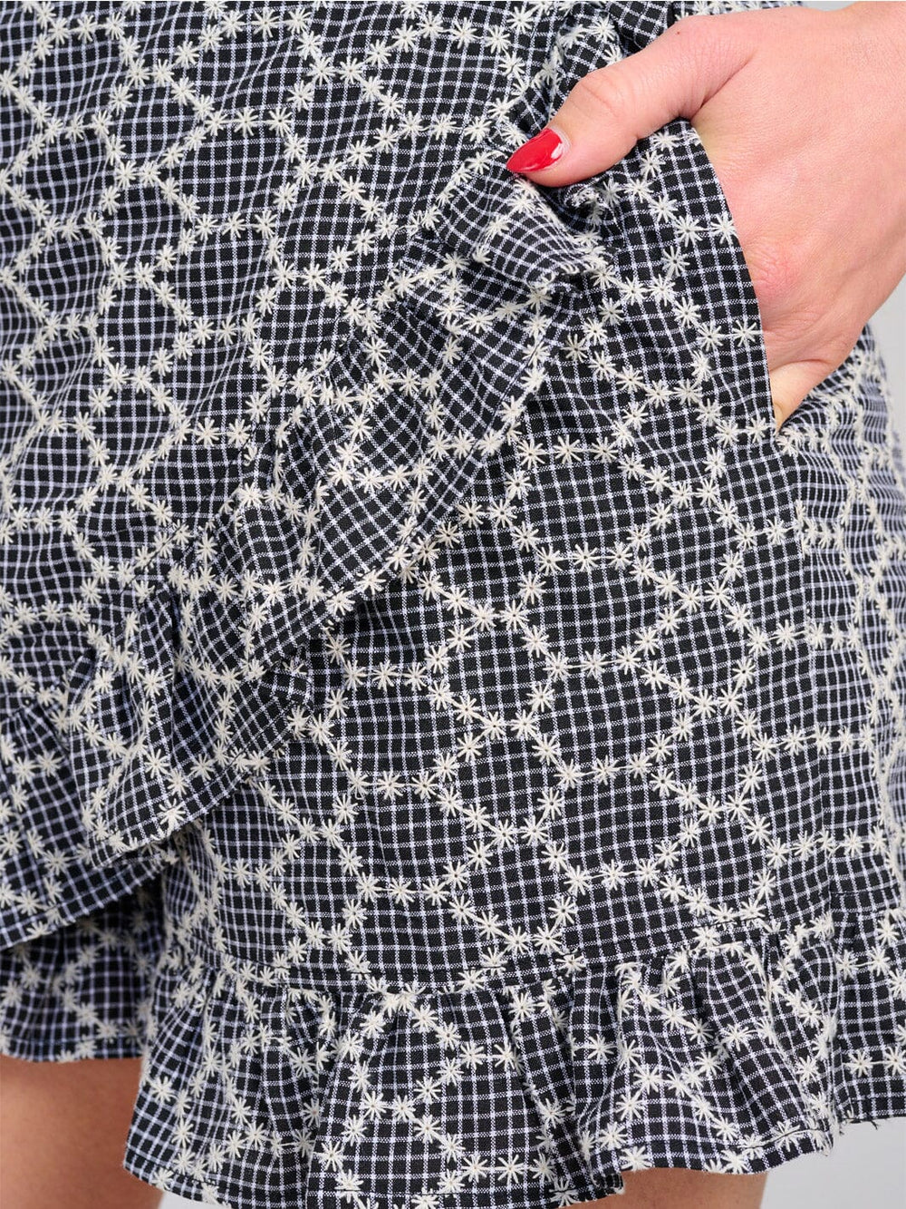 WOMEN'S ELASTIC WAIST RUFFLE DETAILED MINI SKORT