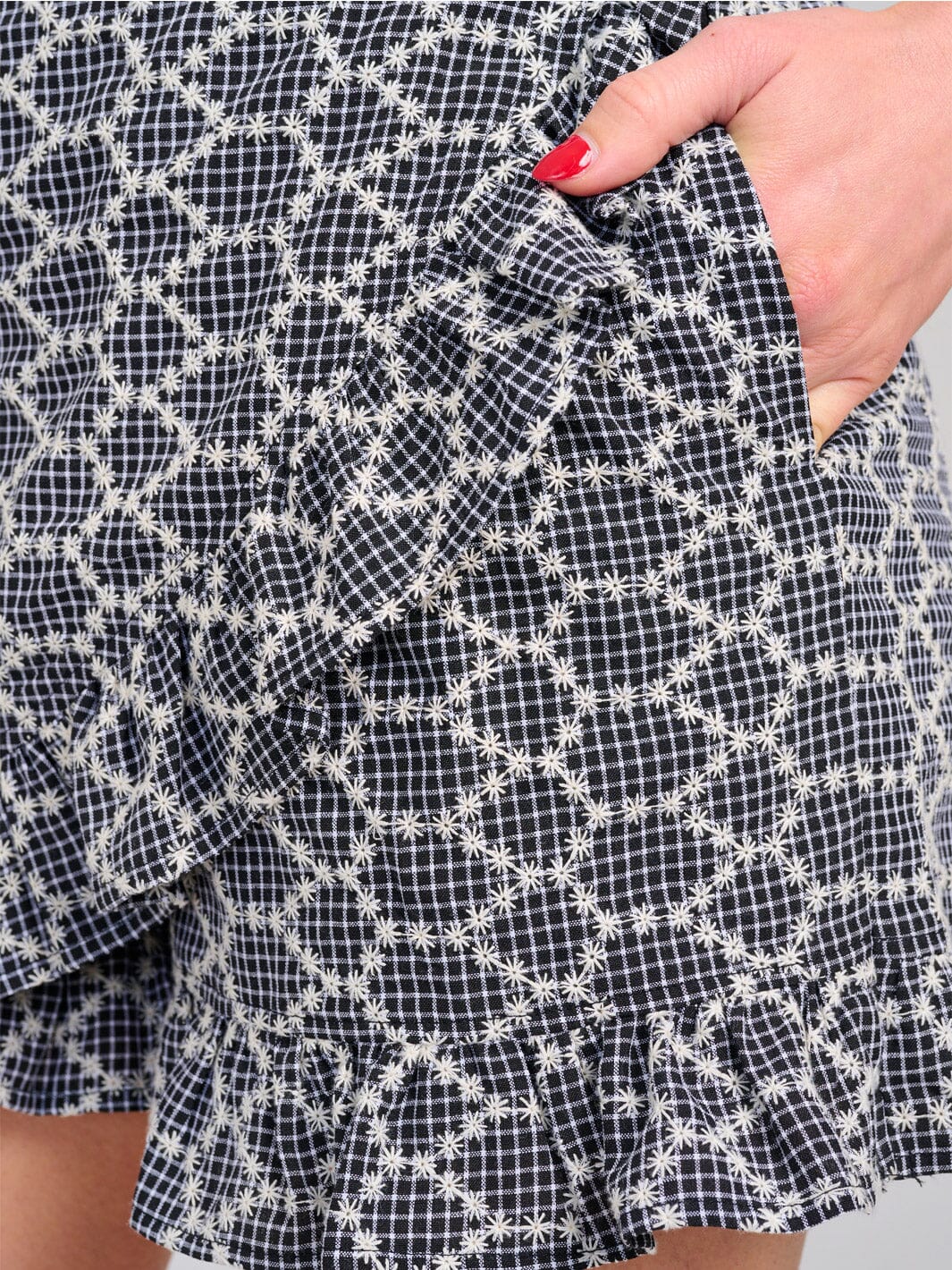 WOMEN'S ELASTIC WAIST RUFFLE DETAILED MINI SKORT