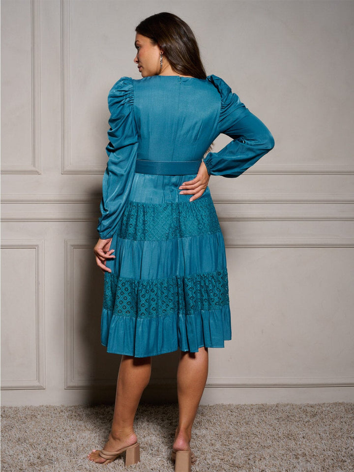 WOMEN'S LONG SLEEVE V-NECK BELTED LACE DETAILED MIDI DRESS