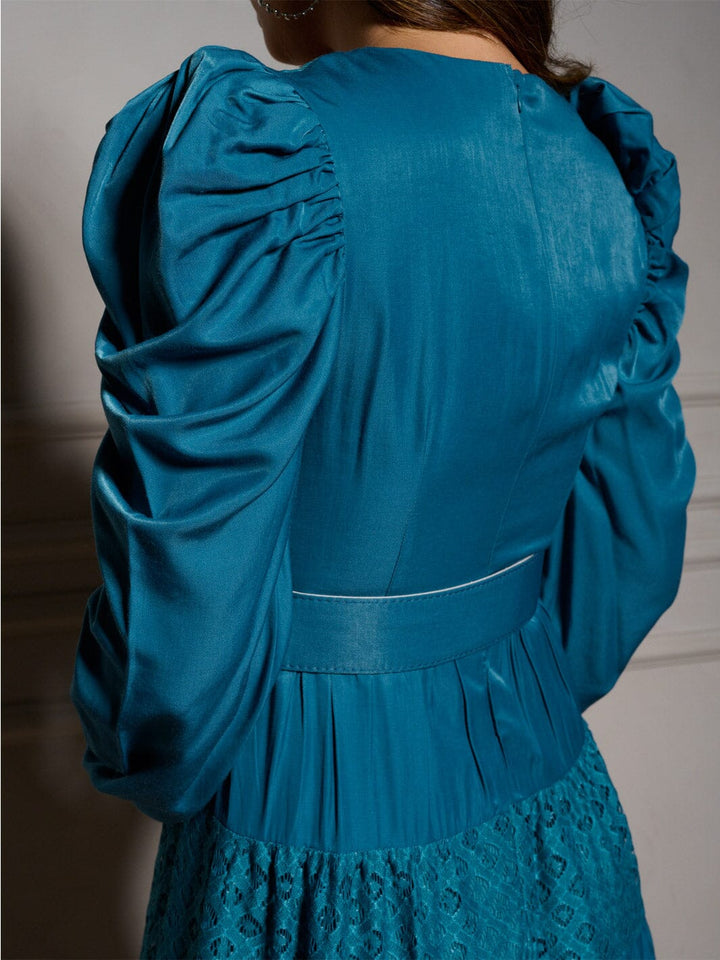 WOMEN'S LONG SLEEVE V-NECK BELTED LACE DETAILED MIDI DRESS