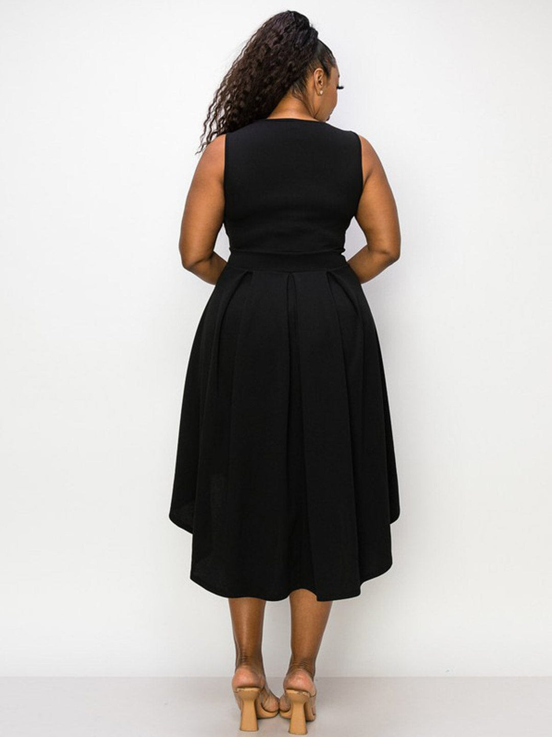 PLUS SIZE SLEEVELESS V-NECK HIGH-LOW MIDI DRESS