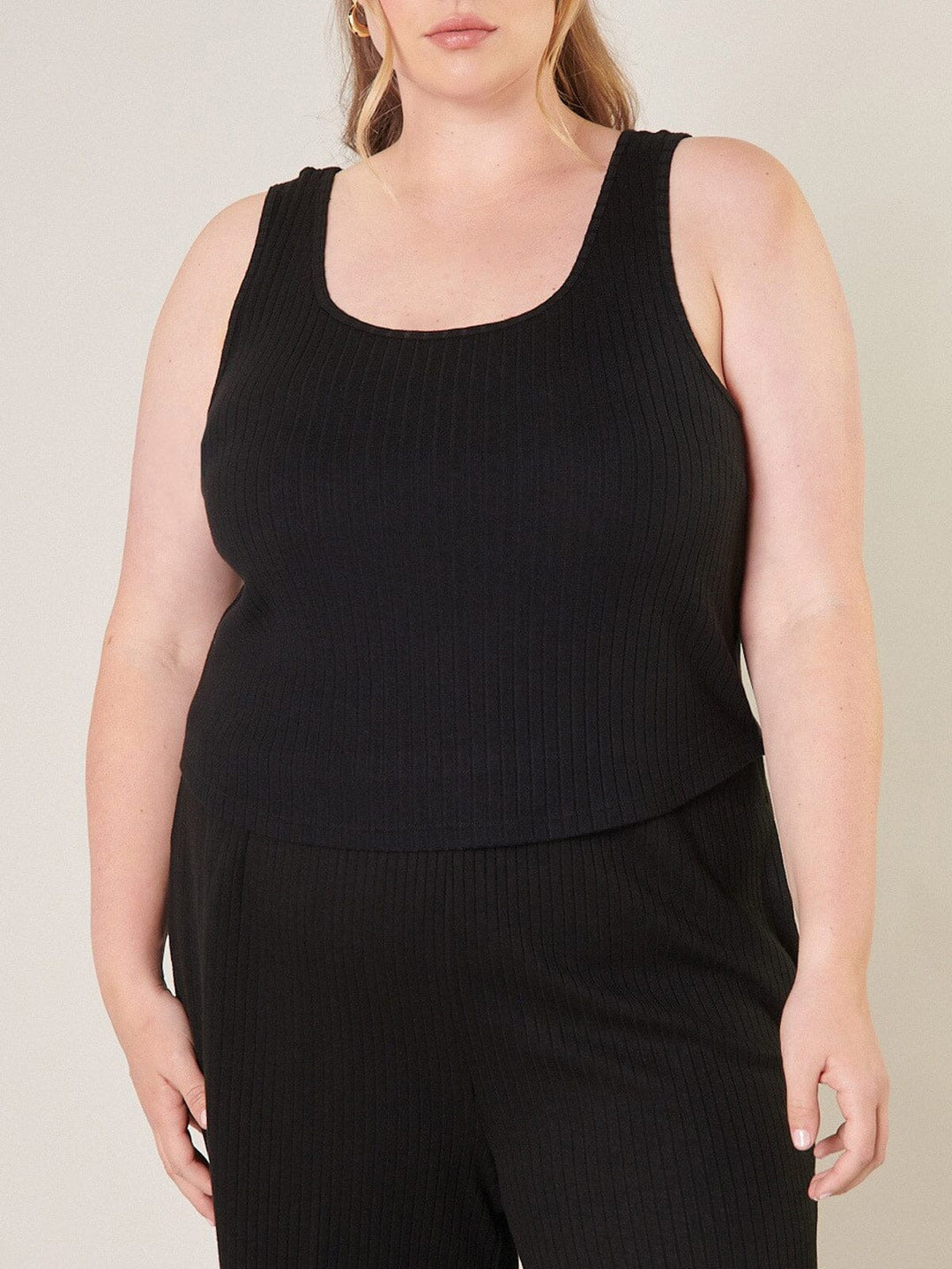 PLUS SIZE SLEEVELESS TANK TOP