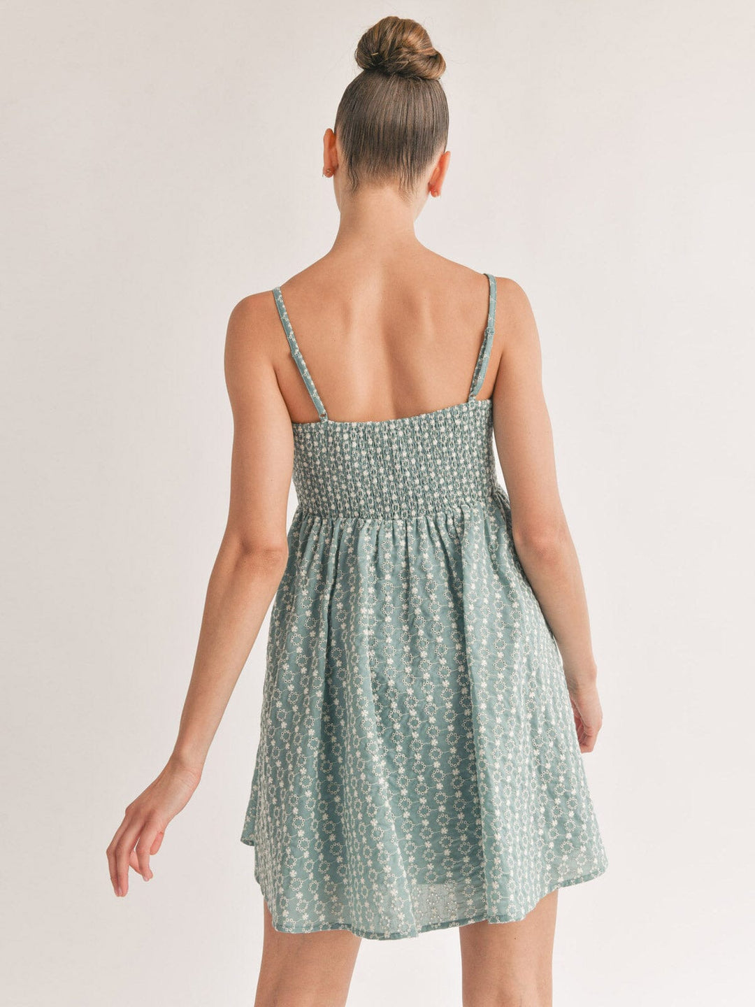 WOMEN'S SLEEVELESS FIT & FLARE EMBROIDERY MINI DRESS