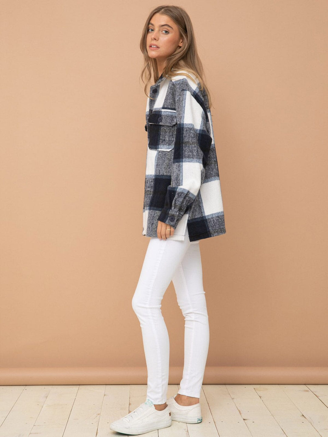 WOMEN'S LONG SLEEVE BUTTON CLOSURE FRONT POCKETS PLAID JACKET