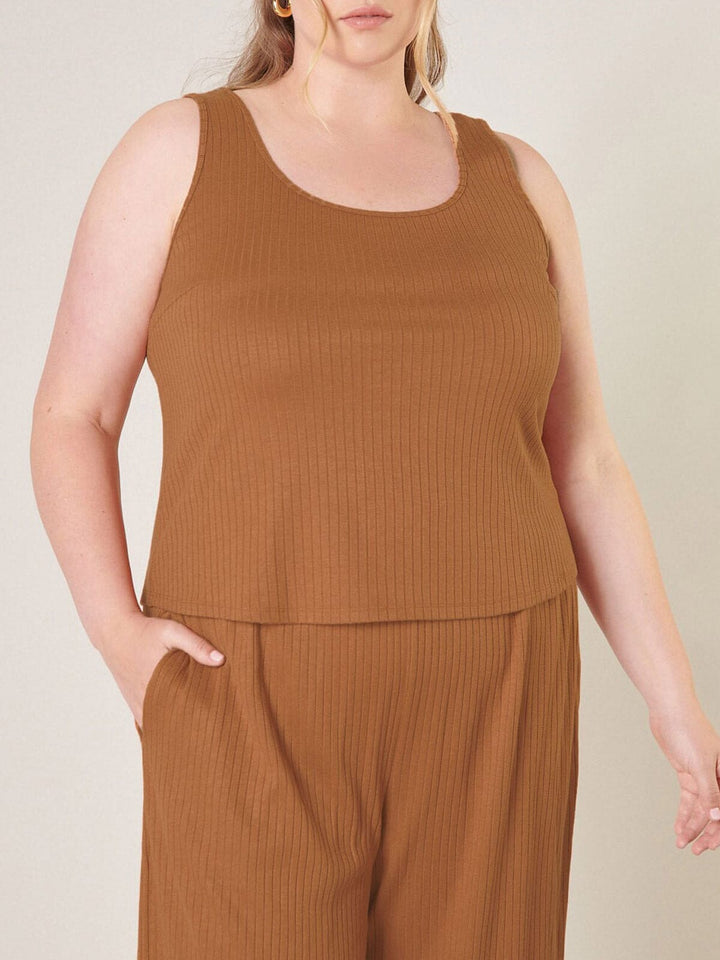 PLUS SIZE SLEEVELESS TANK TOP