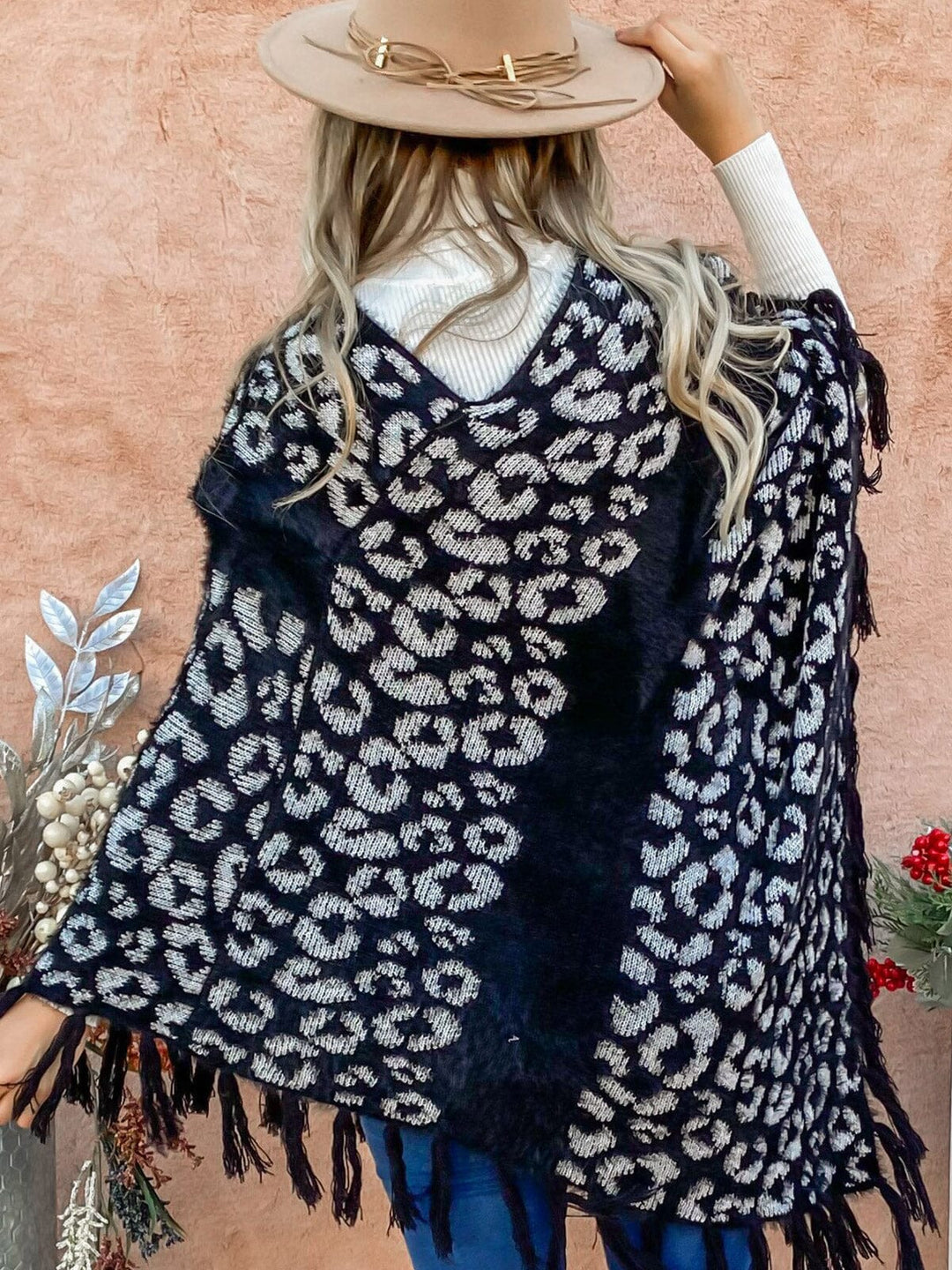WOMEN'S V-NECK ANIMAPRINT FRINGE HEM PULLOVER PONCHO